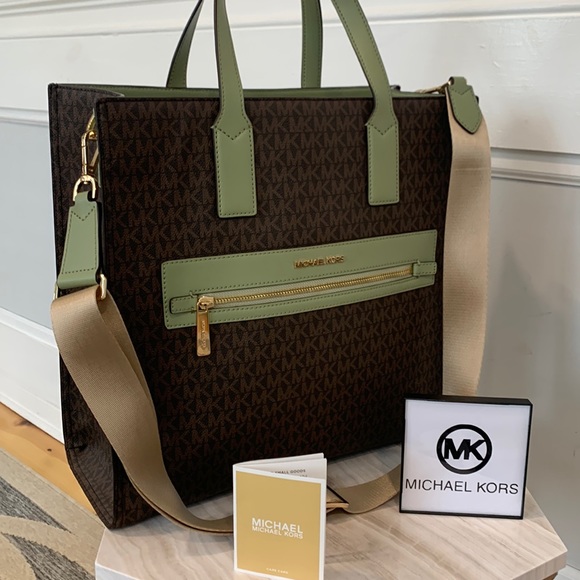 Michael Kors Handbags - Michael Kors Jodie Large Jet Set Travel Tote NWOT